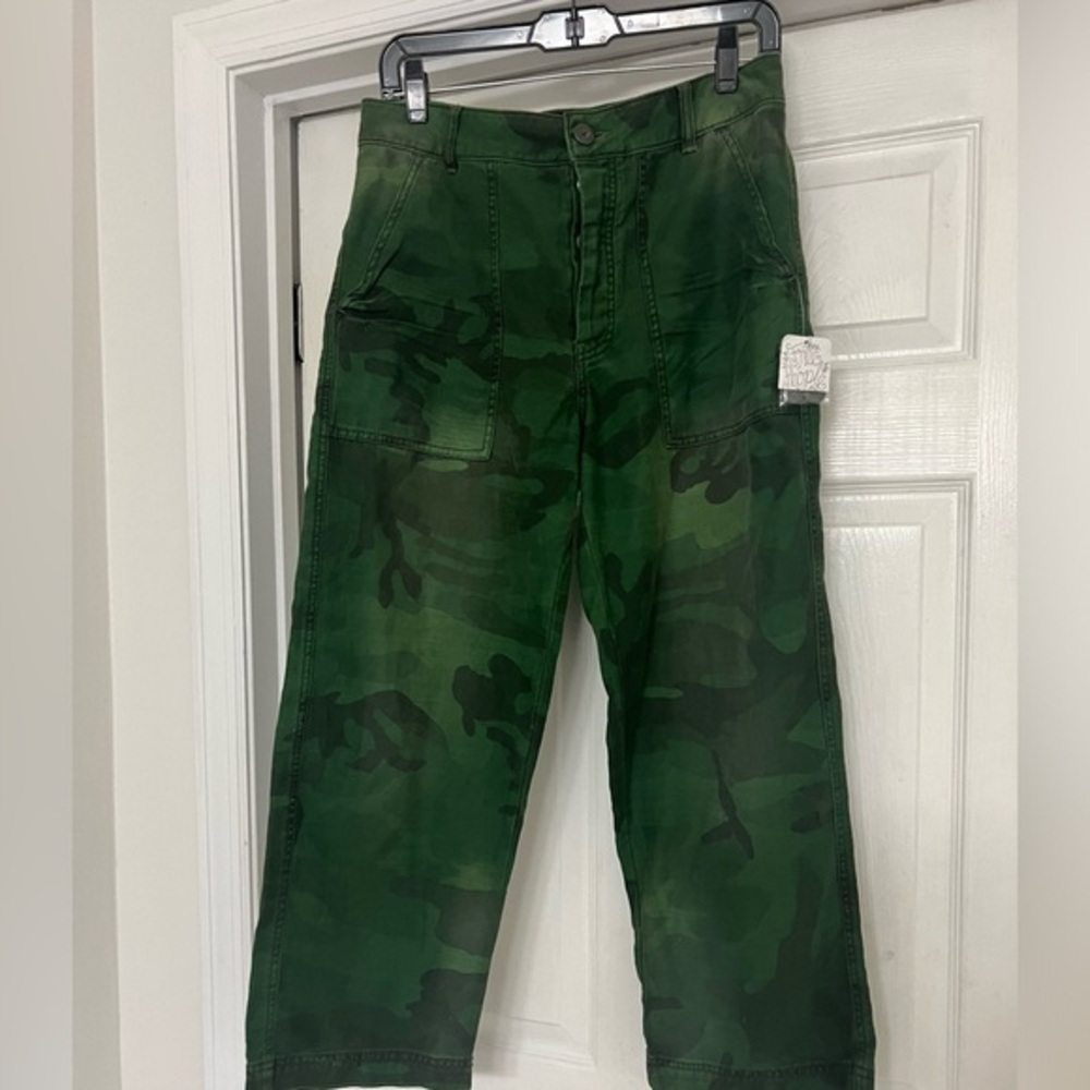 Free People Army Green Camouflage Surplus Ankle Cargo Pants, NWT, size 6